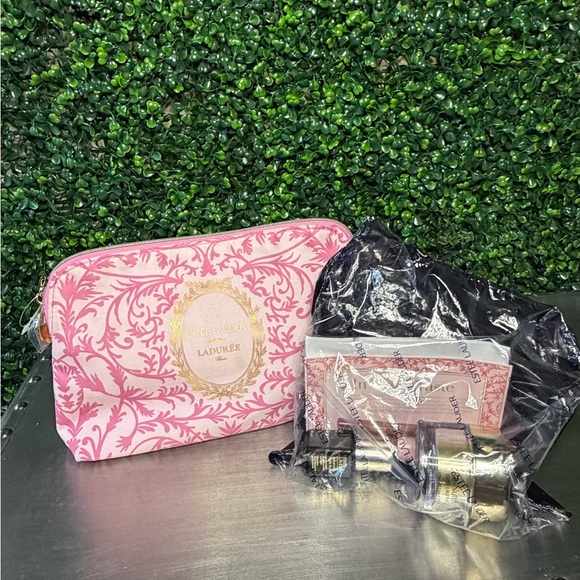 Estee Lauder Limited Edition Re-Nutriv 6 Pc Gift set - Picture 2 of 6